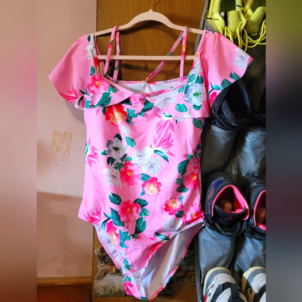 NWOT Shein swimming suit